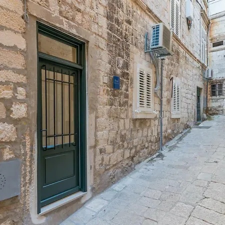 Petra Iv * دوبروفينك